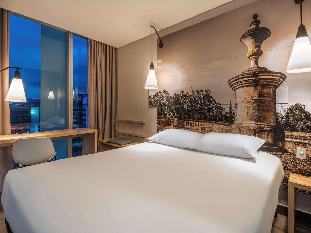 Ibis Chia Hotel Bagian luar foto