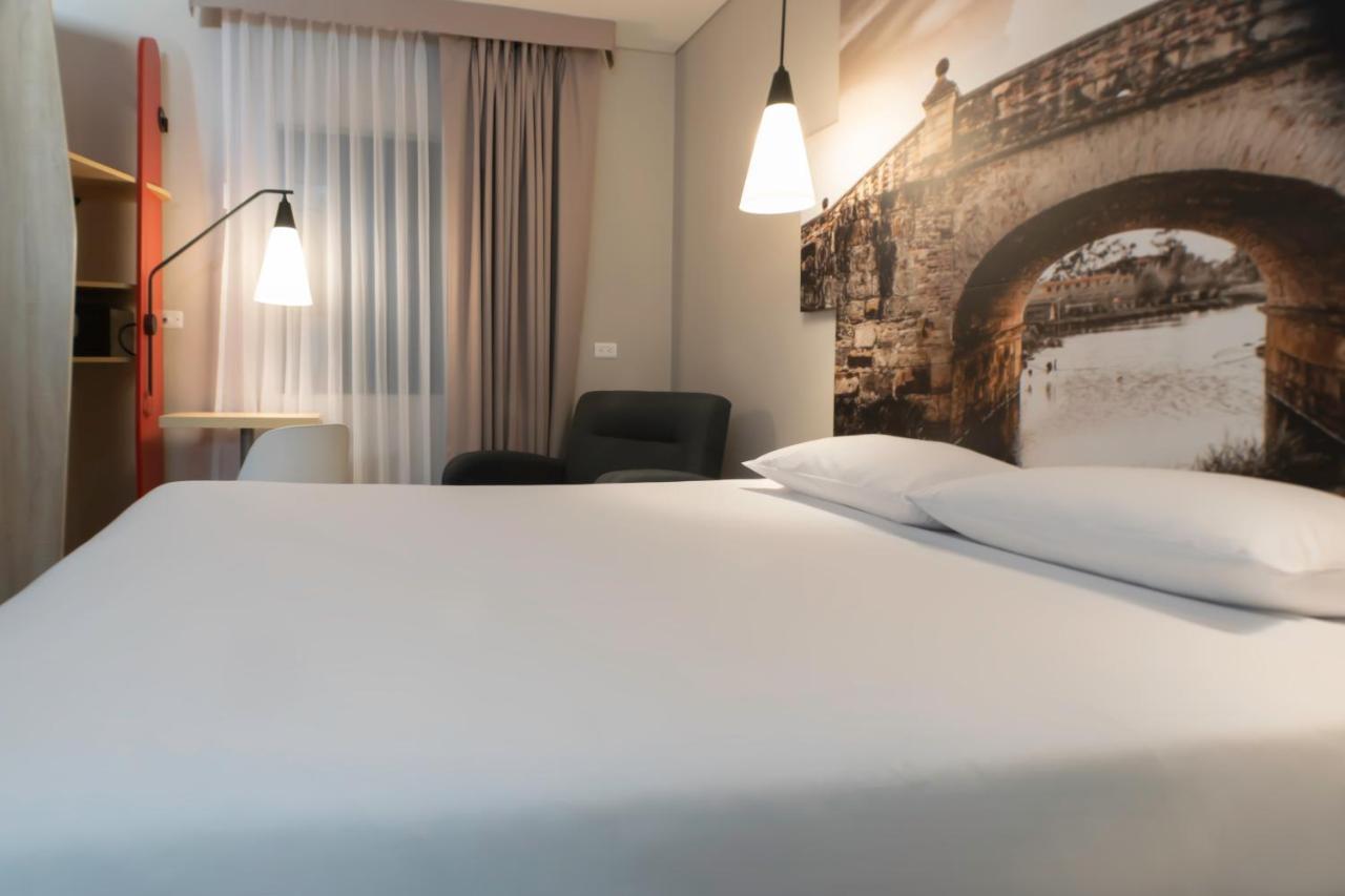 Ibis Chia Hotel Bagian luar foto