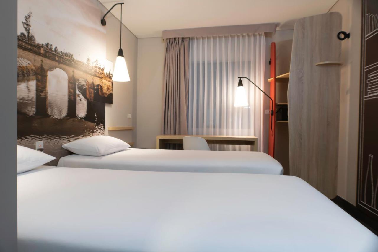 Ibis Chia Hotel Bagian luar foto