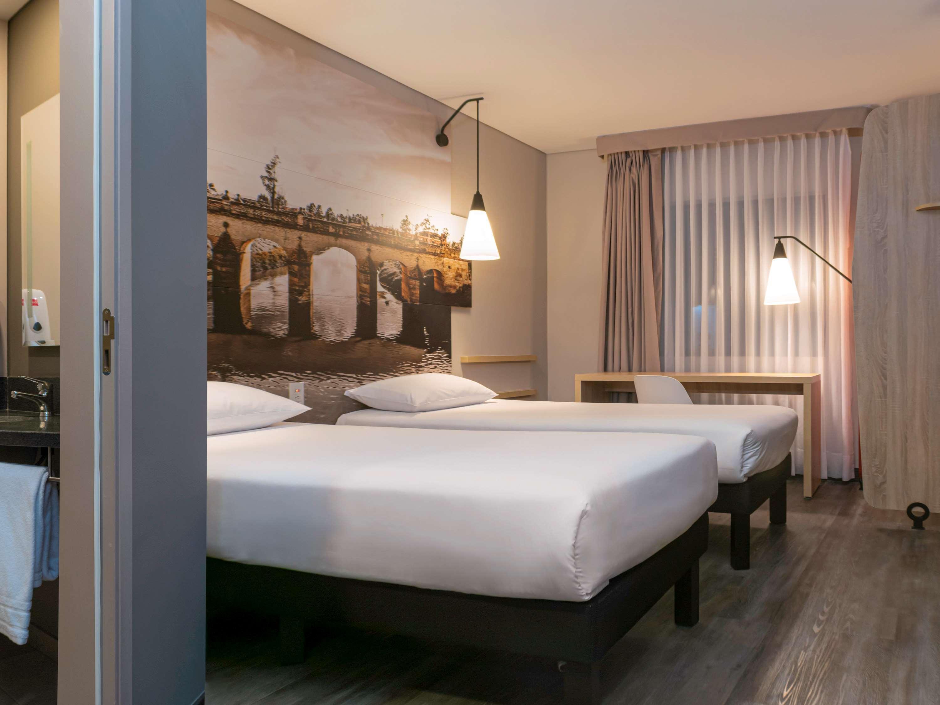 Ibis Chia Hotel Bagian luar foto