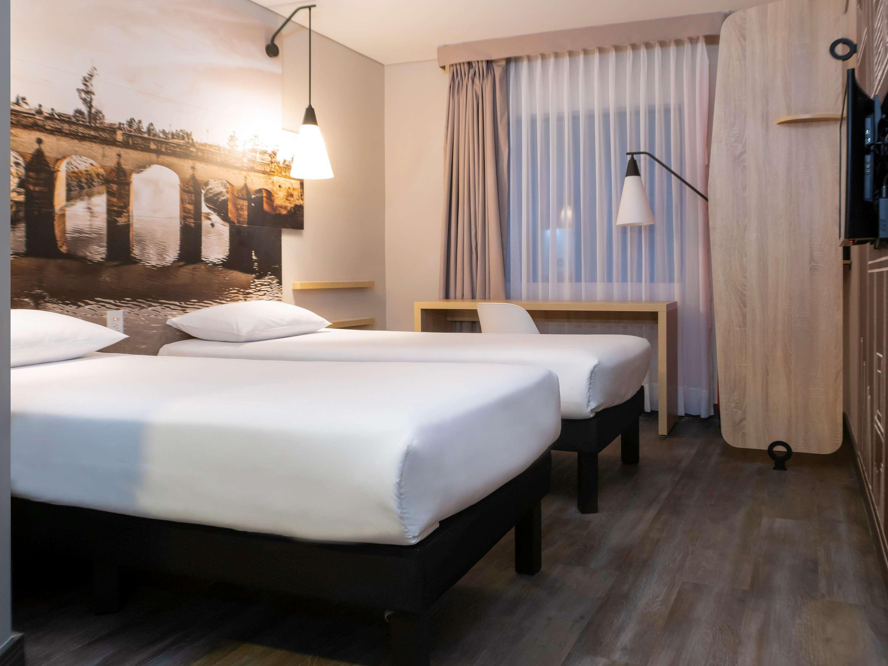 Ibis Chia Hotel Bagian luar foto