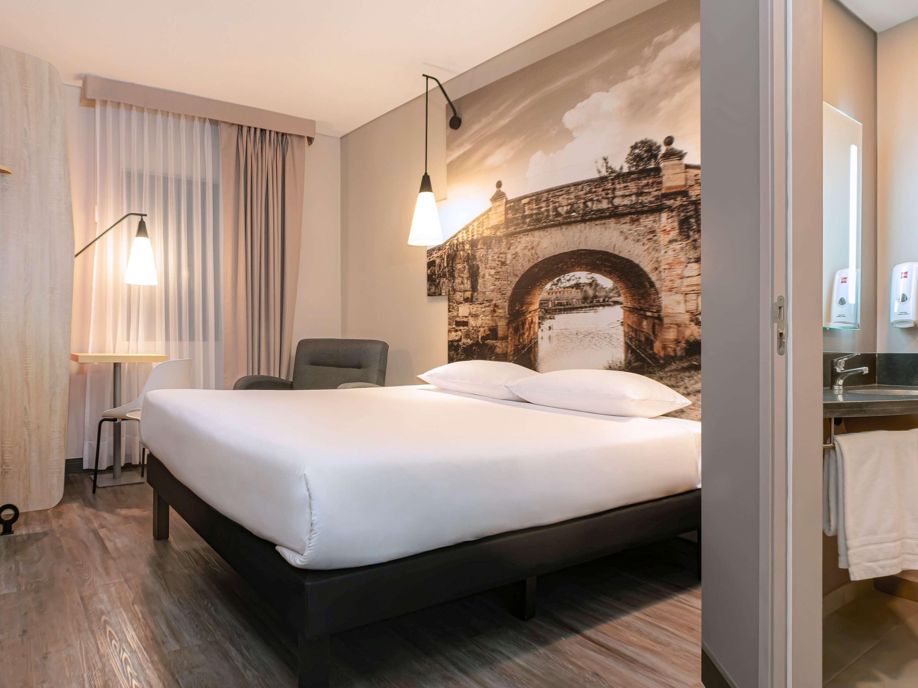 Ibis Chia Hotel Bagian luar foto