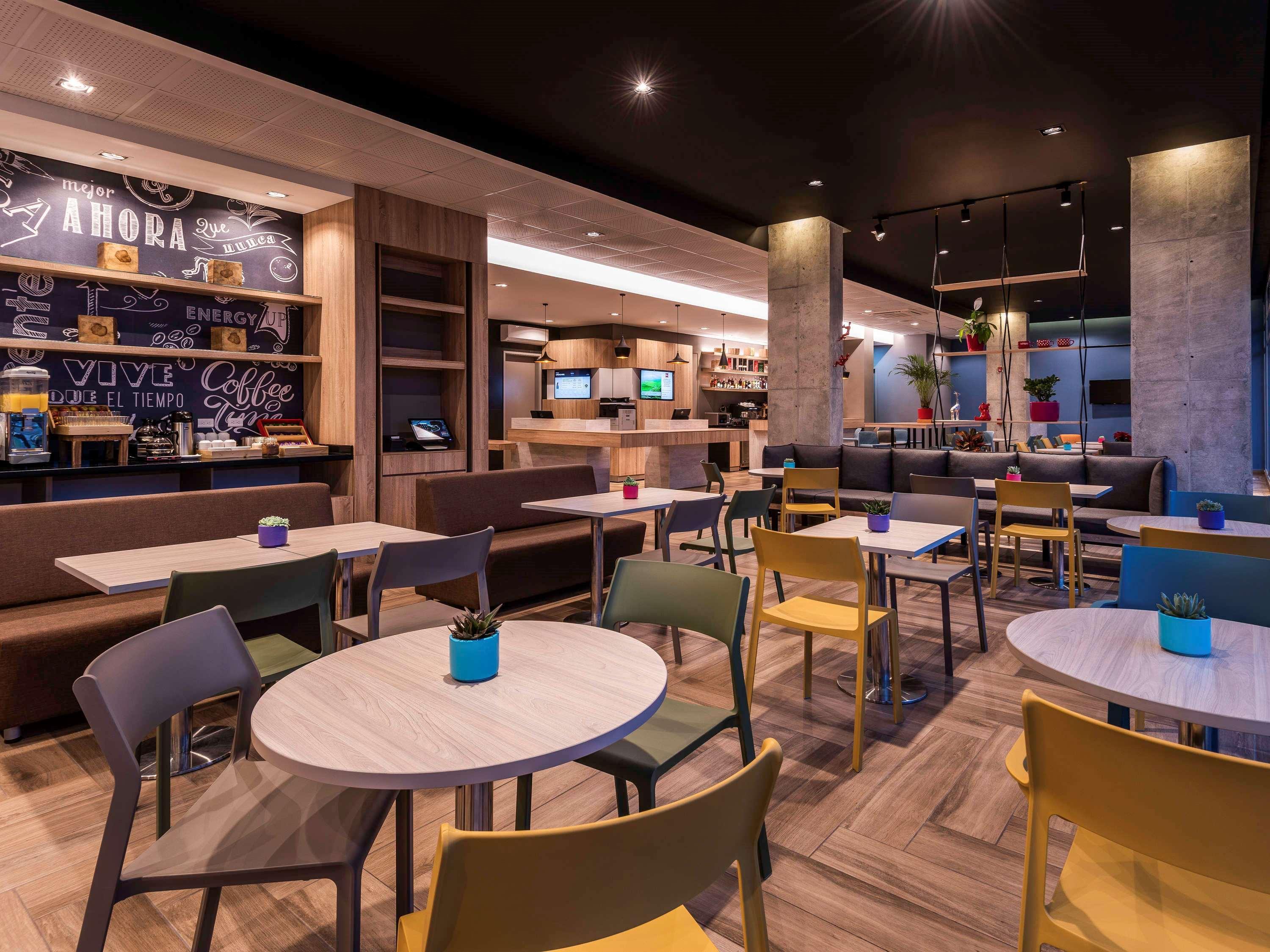 Ibis Chia Hotel Bagian luar foto